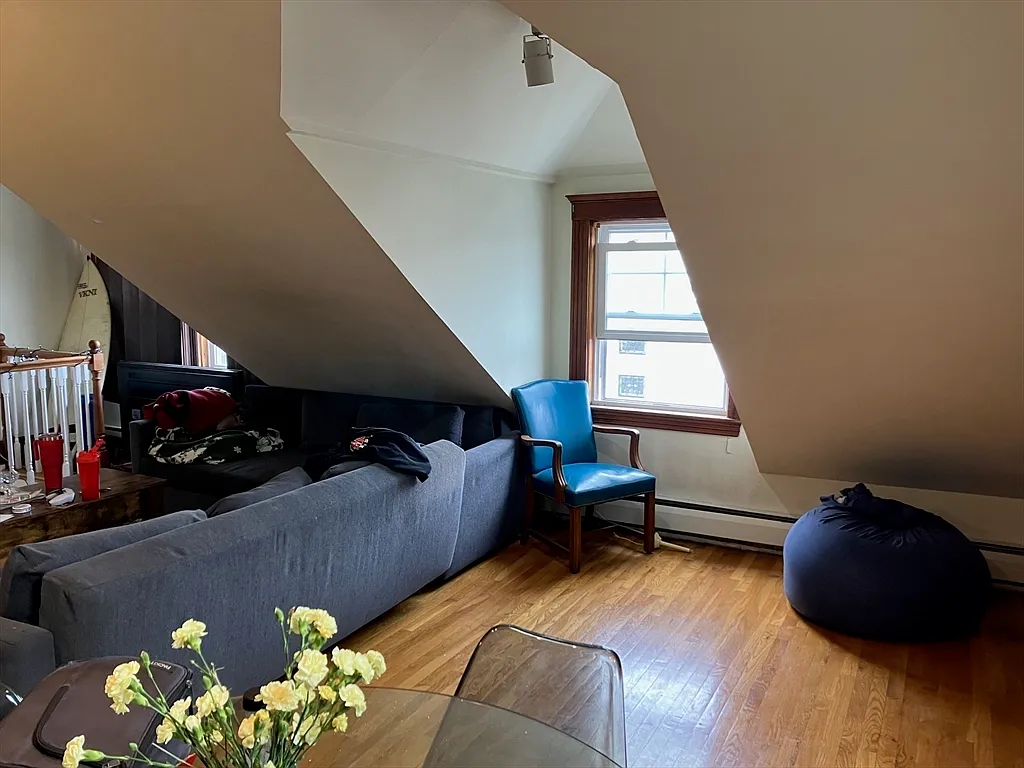 2 bed, 1.0 bath, 99999 sqft, $2,950 — Photo 3
