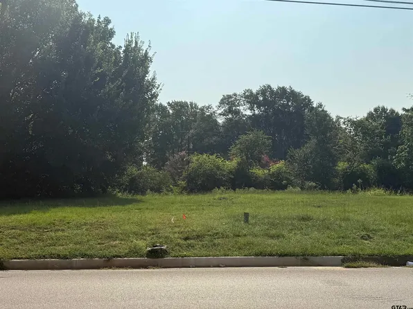 5410 Hollytree Dr, Tyler, TX 75703