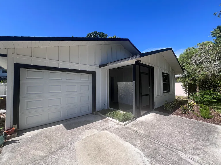 2563 Temple St — Photo 2