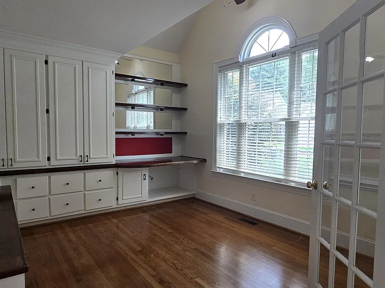 4208 Leicester Ct — Photo 4