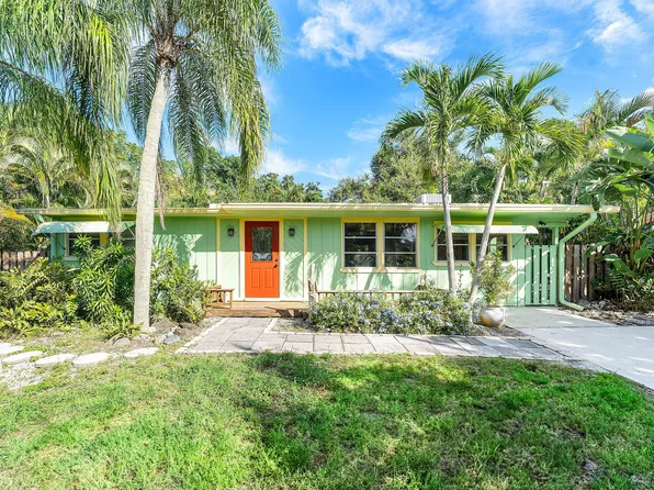 1395 NE Waveland Avenue E, Jensen Beach, FL 34957