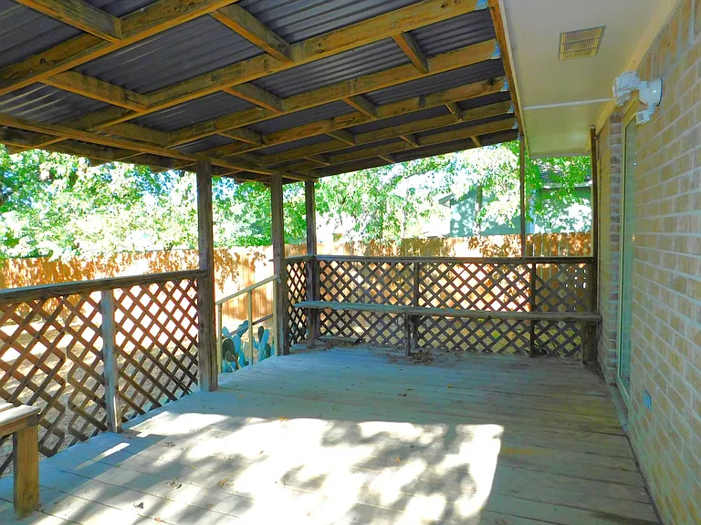 1114 E Mulberry St — Photo 23