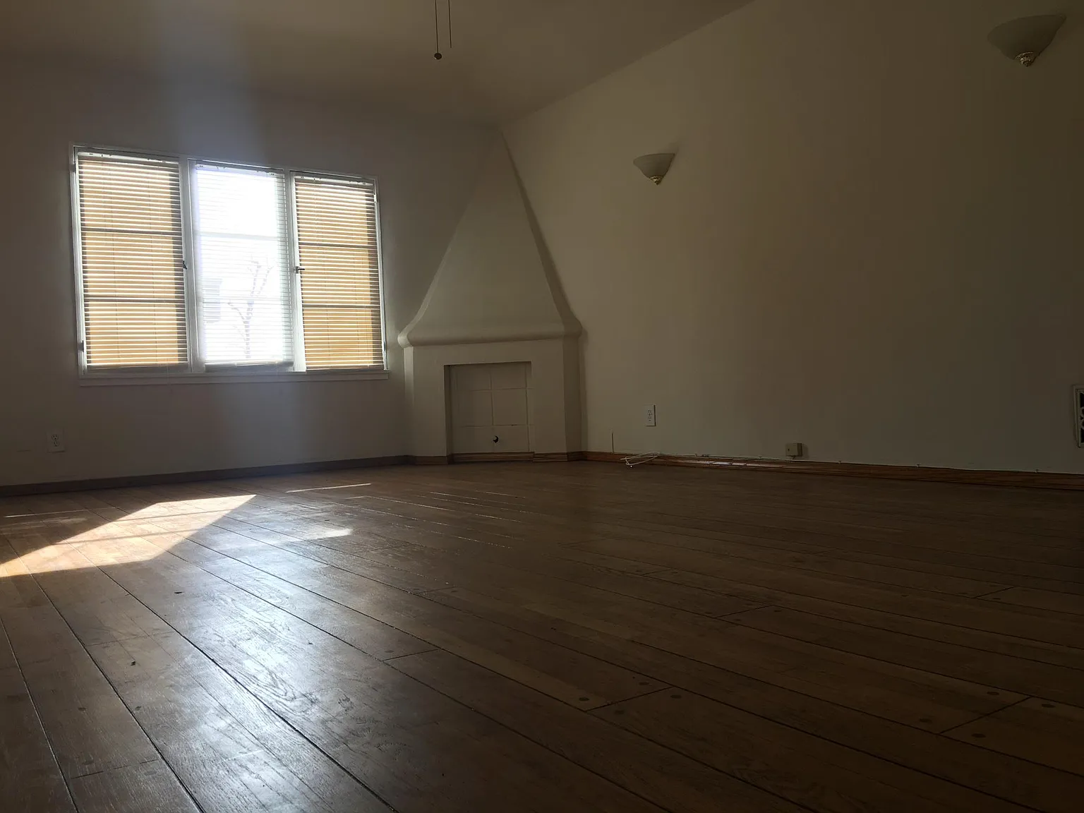 1 bed, 900 sqft, $1,850 — Photo 3