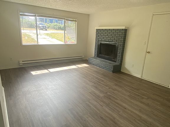 3rd image of 811 Devoe St SE #1