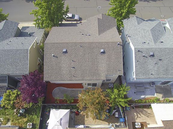 3rd image of 913 Baines St
