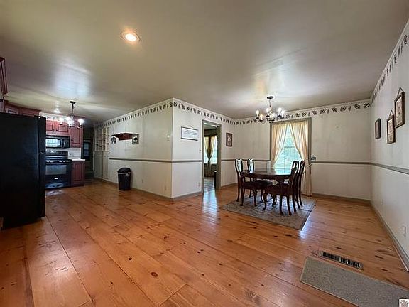 5th image of 1560 Dawson Rd