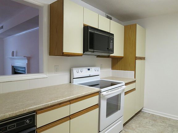4th image of 626 Balfour Rd