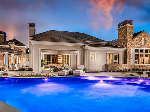 Plan 2 Trevi - Model Rear