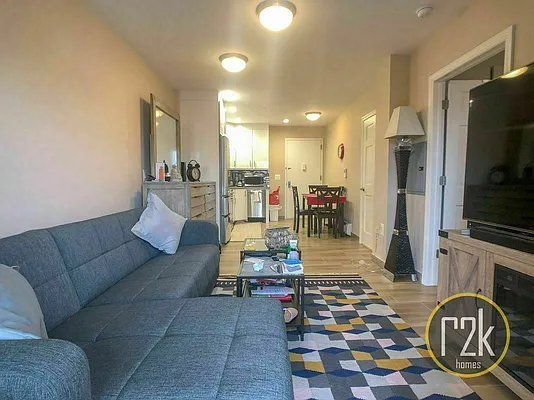 Rented by Realty 2000 Corp | media 1