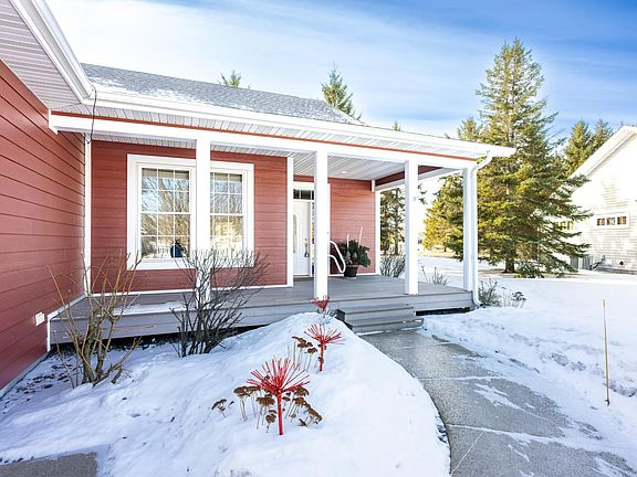5th image of 936 White Spruce Way NW