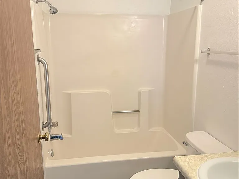 1216 S G Ave — Photo 13