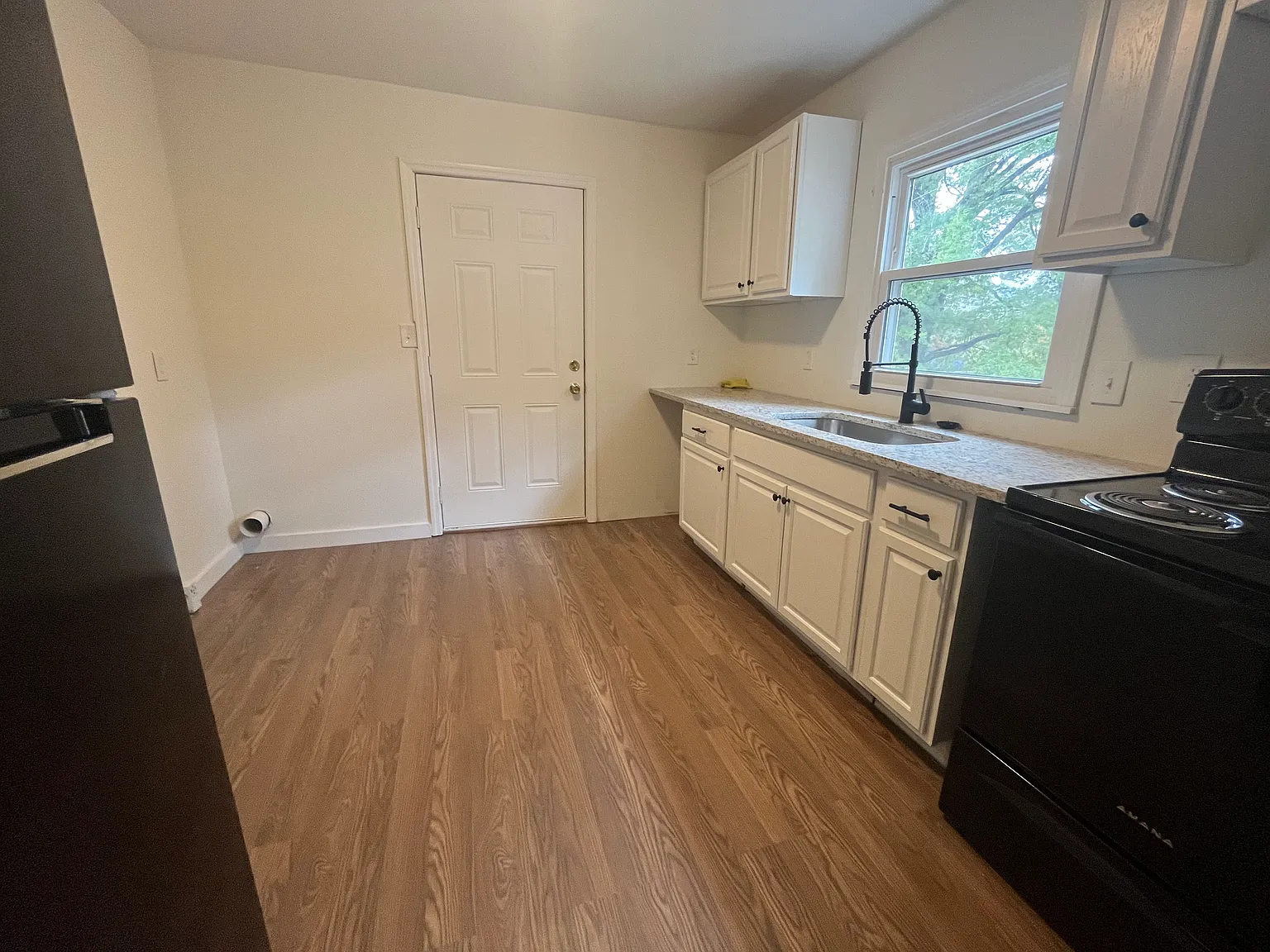 3 bed, 1150 sqft, $1,200 — Photo 3