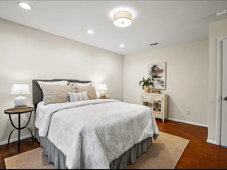1106 Scott King Rd — Photo 16