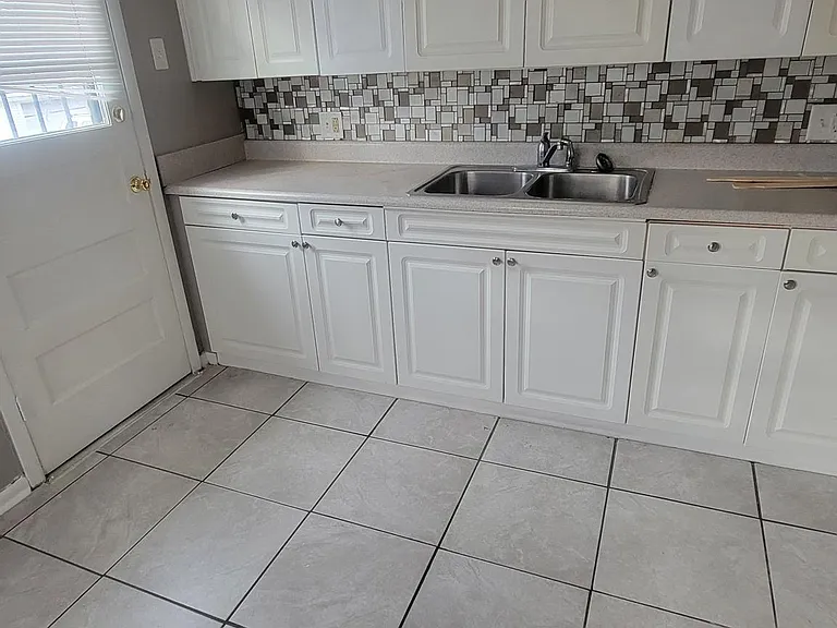 KITCHEN & DINING AREA