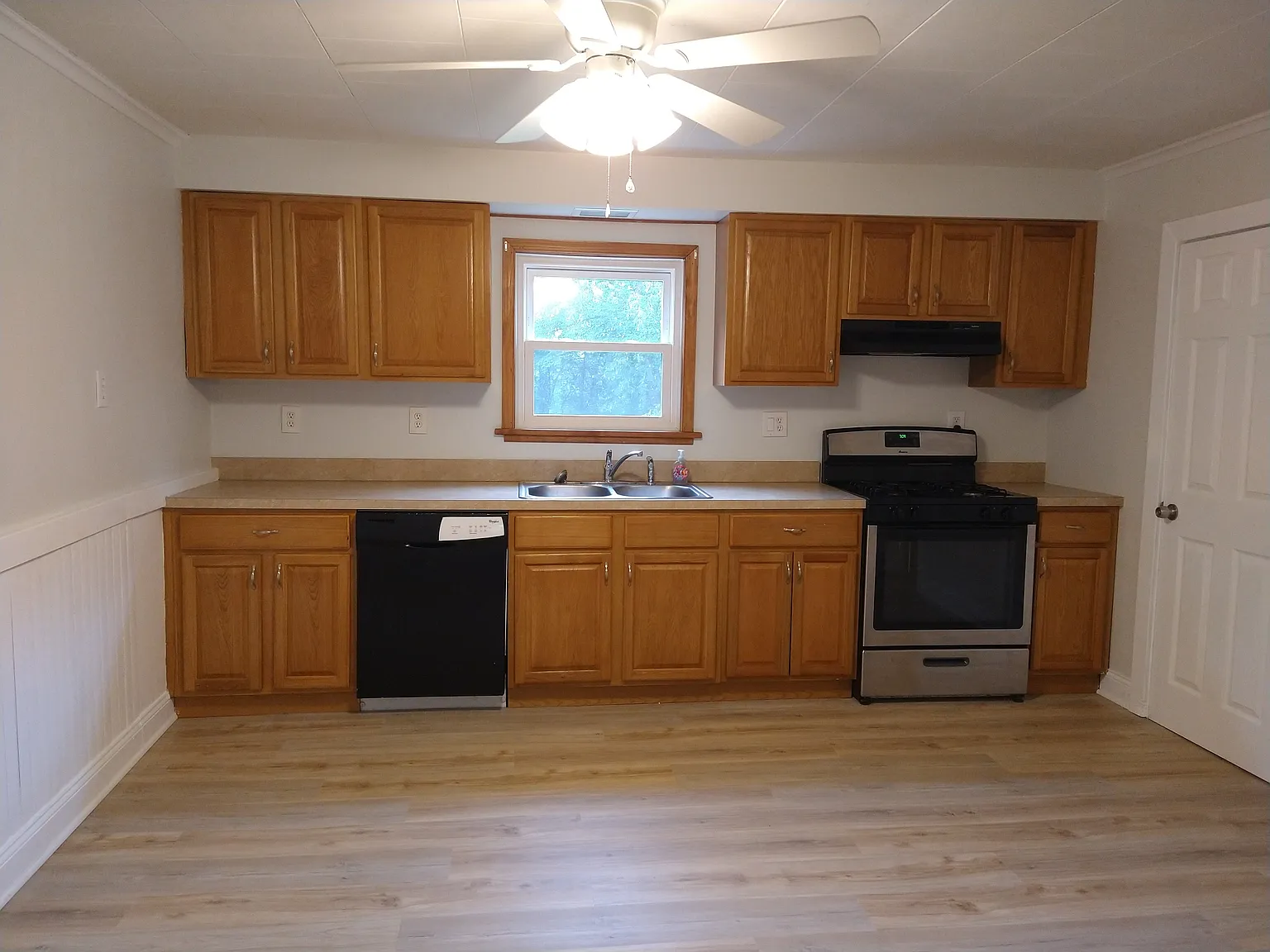 3 bed, 1120 sqft, $1,400 — Photo 3