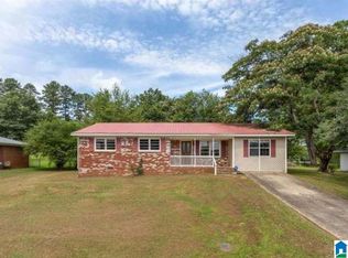 512 Caroline Dr, Weaver, AL 36277