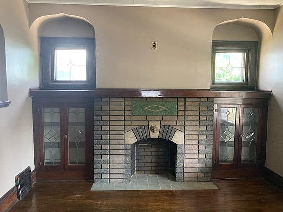 4th image of 4878 E 107th St