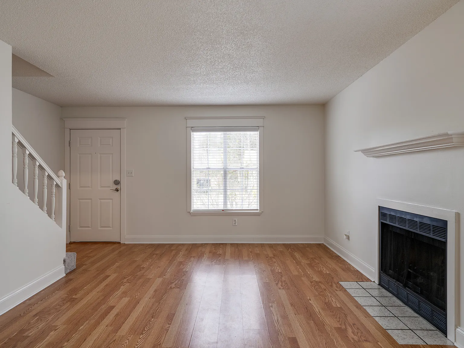 2 bed, 2.5 bath, 1226 sqft, $1,695 — Photo 4