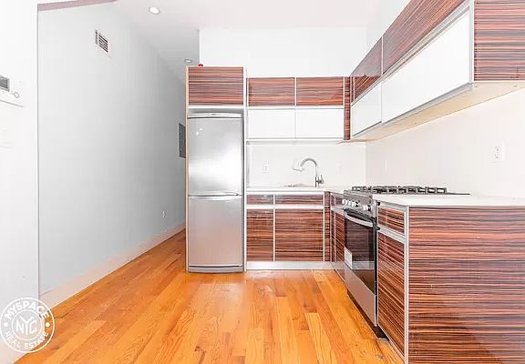 2nd image of 490 Kosciuszko St #8Y