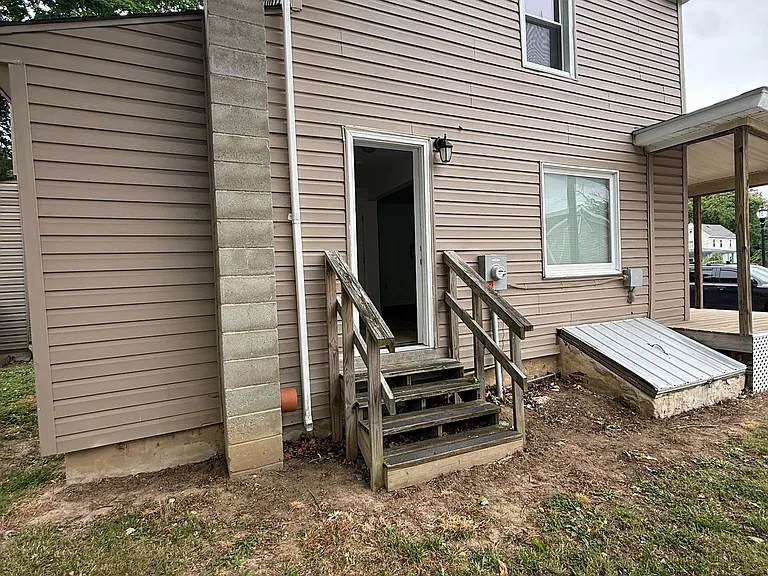 163 S Main St — Photo 2