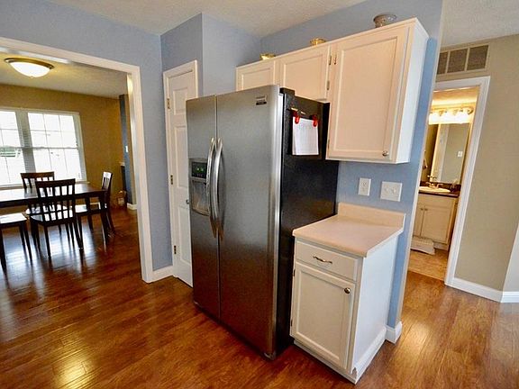 3rd image of 3667 Homestead Cir E
