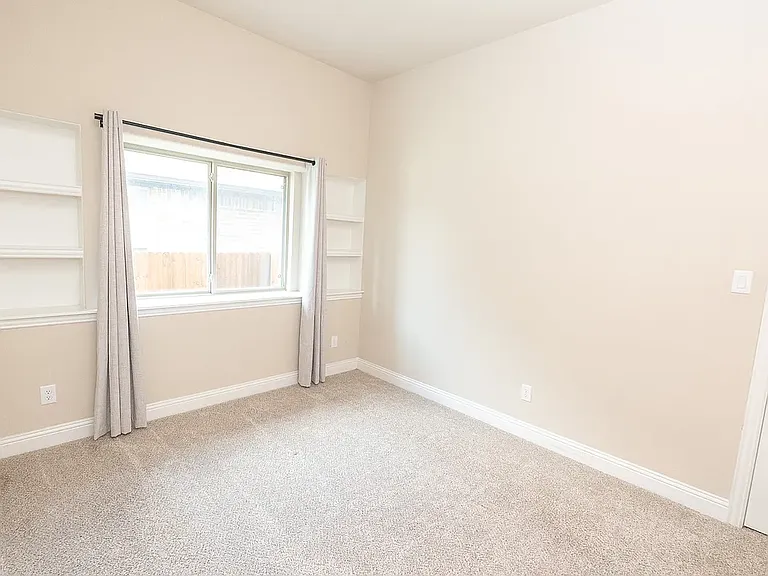216 Nathan Dr — Photo 11