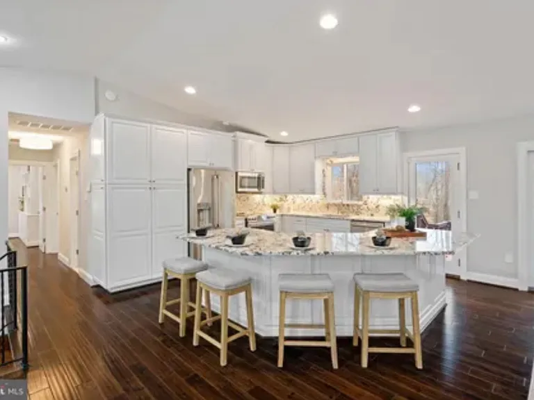 3711 Spicewood Dr — Photo 2