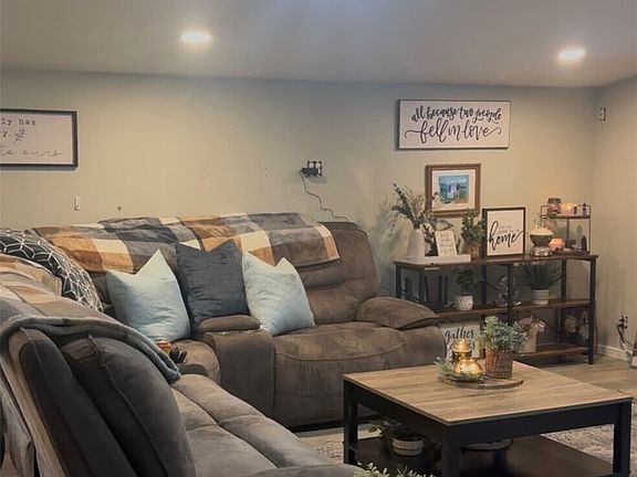 4th image of 351 Evergreen Park Road