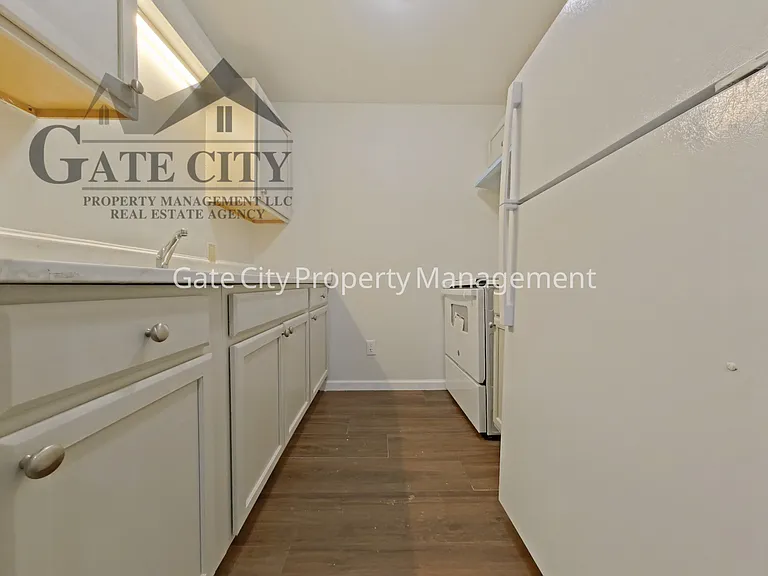 427 S Main St #4 — Photo 2