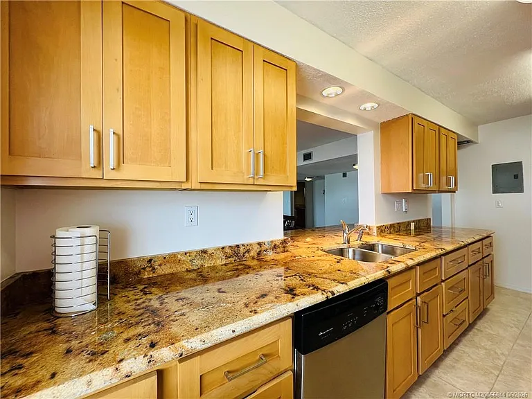 10044 S Ocean Dr #308 — Photo 11