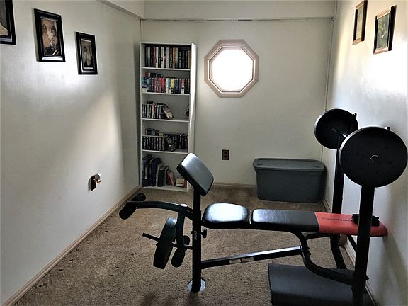 4th image of 609 Franklin Ave