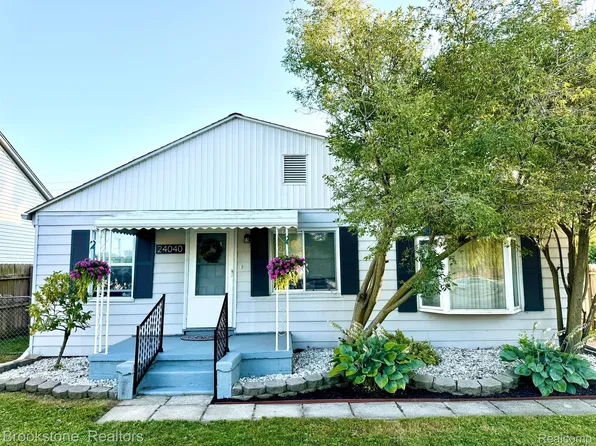 24040 Harrison St, Clinton Township, MI 48035