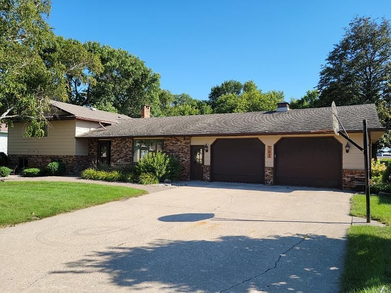 702 8th St SW, Wells, MN 56097 Zillow