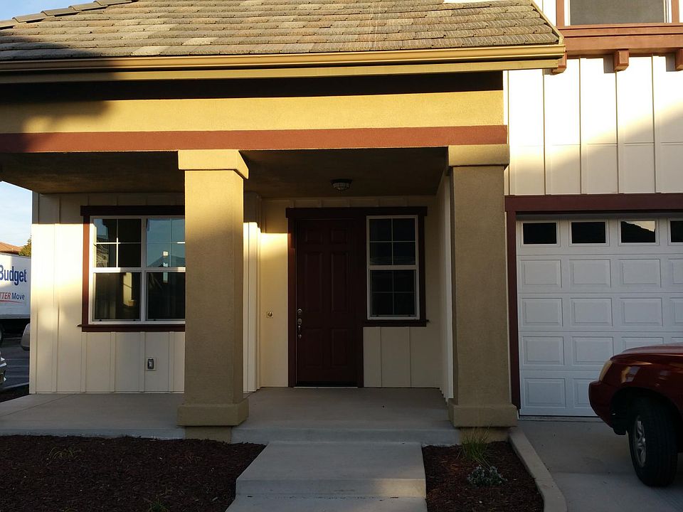Lavigna Estates, 4 bed/2.5 bath/3 car garage/ 2036sqft