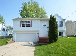 4624 Chesterfield Blvd NW, Grand Rapids, MI 49534