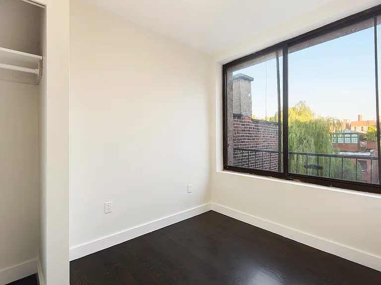 88 Perry St #4R — Photo 8
