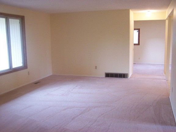 Living room with the new carpet!!