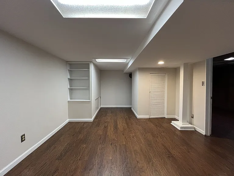 2417 N Rosa Parks Way — Photo 32