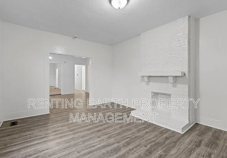 4732 Court S — Photo 7