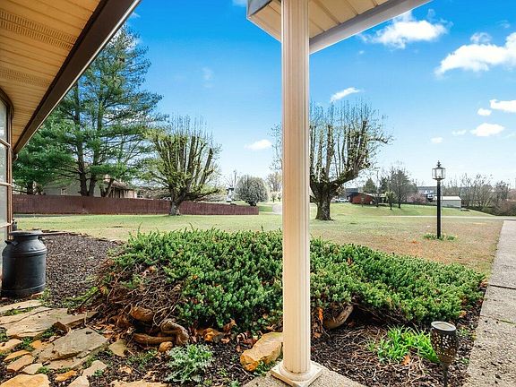 5th image of 128 County Farm Rd