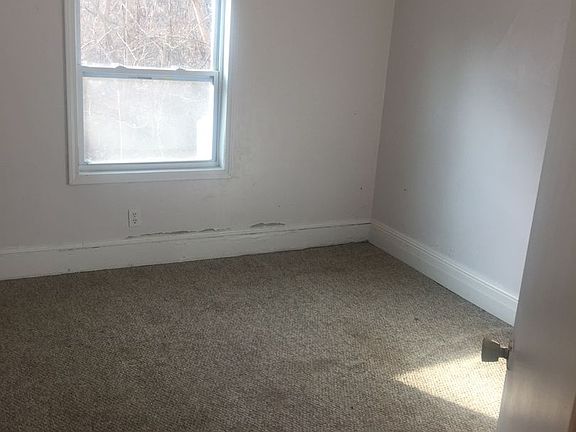 4th image of 16 Circle Dr