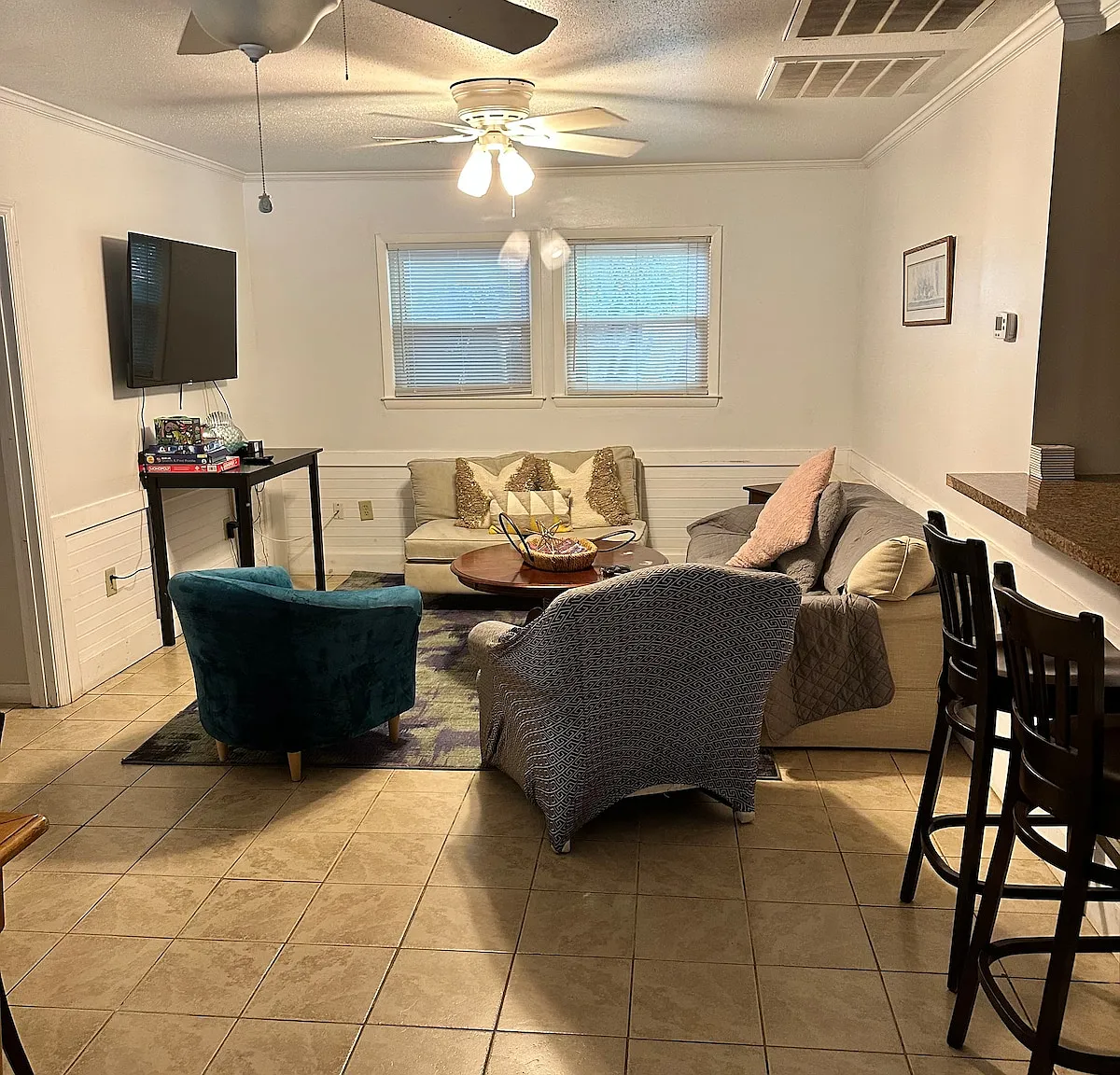 5 bed, 2200 sqft, $4,200 — Photo 1