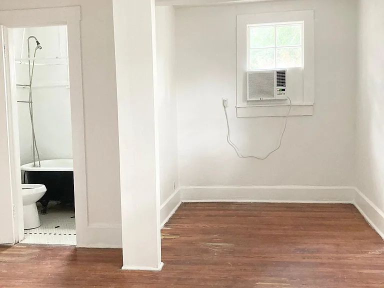 1112 Highland St N #3 — Photo 4