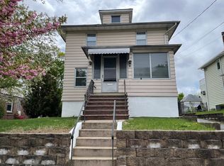 35 Thiem Ave, Rochelle Park, NJ 07662