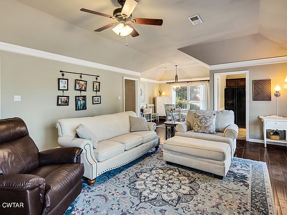 5th image of 19 Chapel Creek Dr