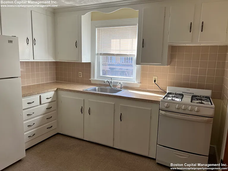 462 Highland Ave — Photo 3