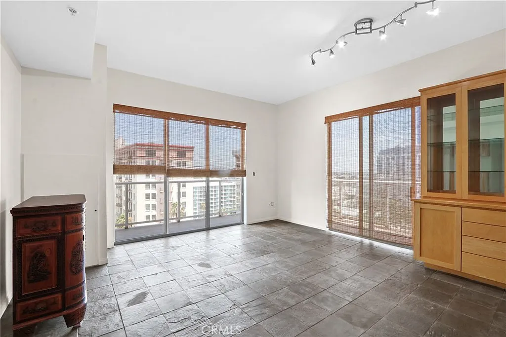 2 bed, 2.0 bath, 1040 sqft, $3,800 — Photo 4