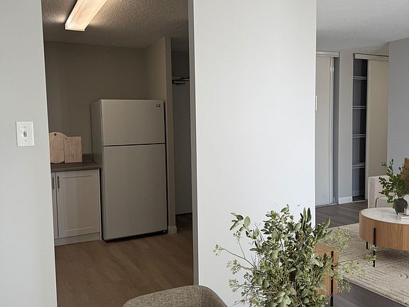 5th image of 935 Dundas St E #1231440