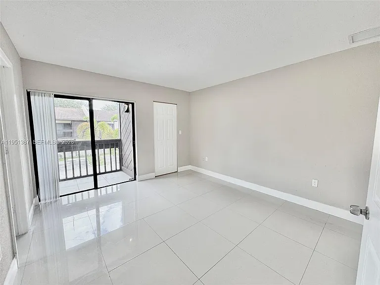 3840 SW 52nd Ave #3840 — Photo 17