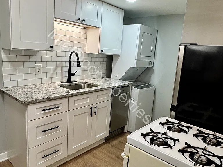 269 S Monroe Ave #C — Photo 5